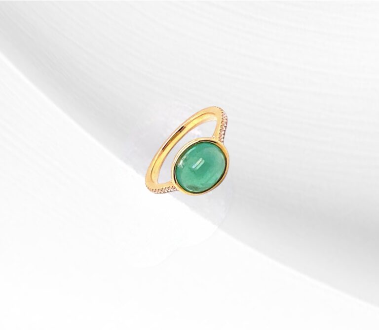 Emerald Ring (Carbochon)