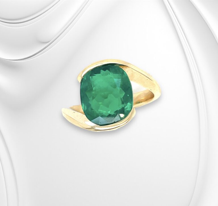 Emerald Ring (Cushion Cut)